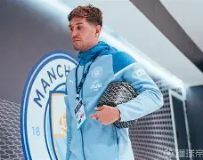 中欧体育-赛地聚焦——社区盾赛前热度飙升，武汉三镇强势反弹，引发热议，轮换策略成焦点 